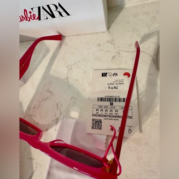Zara X Barbie Sunglasses - Picture 5 of 14